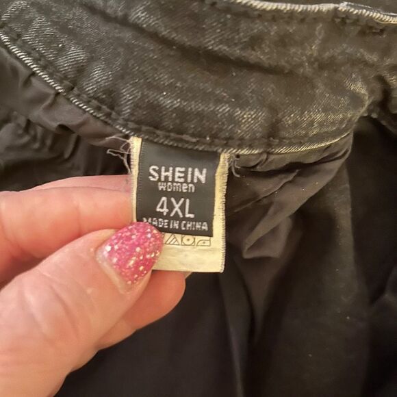 SHEIN Black Jeans Ripped Knees Capri 4XL Like NEW - Picture 9 of 16